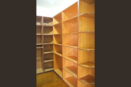 Casa para alugar com 300m², 4 quartos e 10 vagasSuíte 1   - Closet 