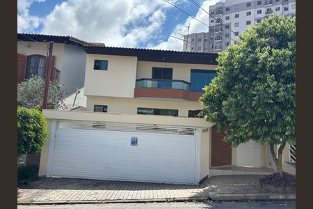 Casa para alugar com 300m², 4 quartos e 10 vagas Casa para alugar com 300m², 4 quartos e 10 vagasFachada