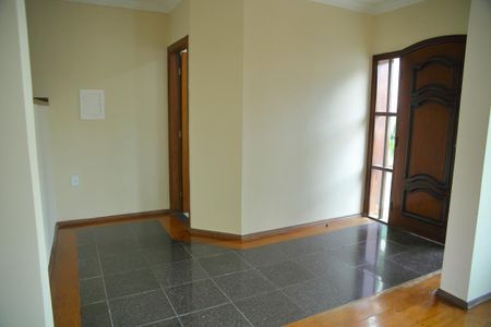 Casa para alugar com 300m², 4 quartos e 10 vagasSala