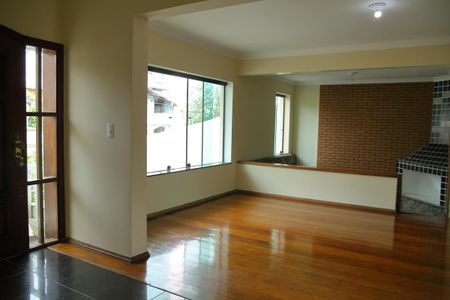 Casa para alugar com 300m², 4 quartos e 10 vagasSala