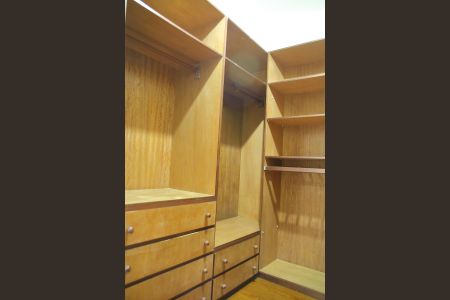 Casa para alugar com 300m², 4 quartos e 10 vagasSuíte 1   - Closet 