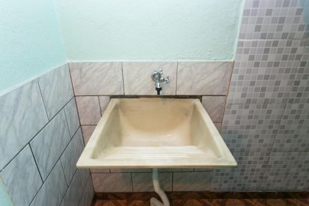 Casa para alugar com 30m², 1 quarto e sem vagaÁrea de Serviço  - Tanque 