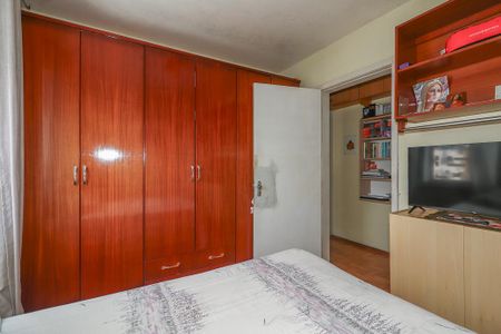 Quarto de apartamento para alugar com 2 quartos, 64m² em Vila Ipiranga, Porto Alegre