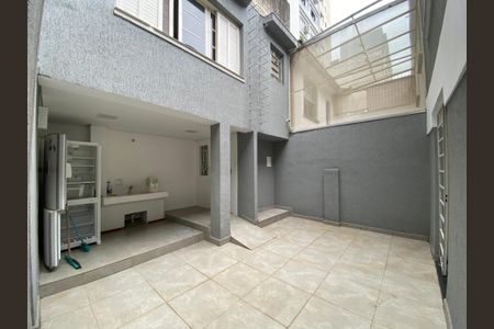 Casa à venda com 247m², 3 quartos e 2 vagasQuintal