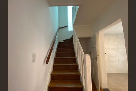 Casa à venda com 247m², 3 quartos e 2 vagasEscada