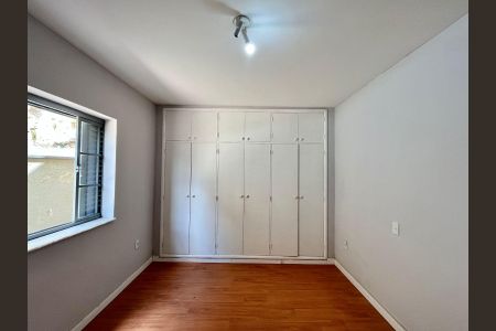 Casa à venda com 238m², 3 quartos e 3 vagassuíte 