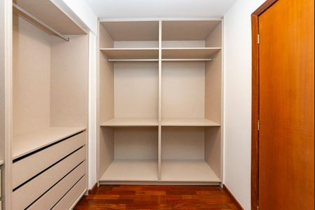 Apartamento para alugar com 210m², 4 quartos e 5 vagasCloset da suíte 1