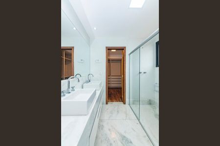 Apartamento para alugar com 210m², 4 quartos e 5 vagasBanheiro da Suíte 1