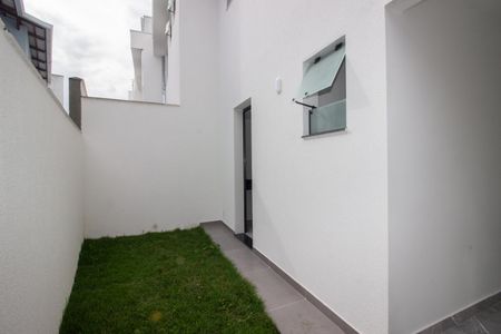 Casa à venda com 125m², 3 quartos e 1 vaga Casa à venda com 125m², 3 quartos e 1 vagaQuintal