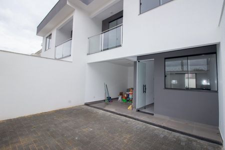 Casa à venda com 125m², 3 quartos e 1 vaga Casa à venda com 125m², 3 quartos e 1 vagaGaragem
