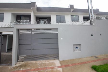 Casa à venda com 125m², 3 quartos e 1 vaga Casa à venda com 125m², 3 quartos e 1 vagaFachada
