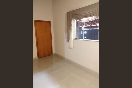 Casa para alugar com 72m², 2 quartos e 2 vagasSala