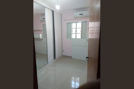 Casa para alugar com 72m², 2 quartos e 2 vagasQuarto