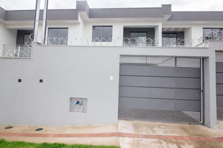 Casa à venda com 124m², 3 quartos e 2 vagasFachada