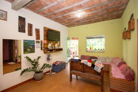 Sala de casa à venda com 3 quartos, 150m² em Colonial, Contagem