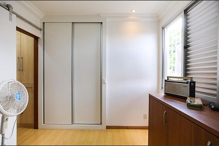 Apartamento à venda com 97m², 3 quartos e 2 vagasQuarto 2