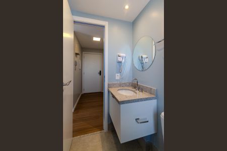 Banheiro de kitnet/studio para alugar com 1 quarto, 30m² em Farroupilha, Porto Alegre