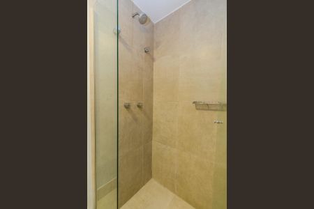 Banheiro de kitnet/studio para alugar com 1 quarto, 30m² em Farroupilha, Porto Alegre