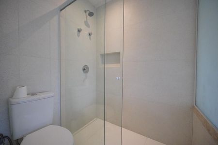 Banheiro de kitnet/studio para alugar com 1 quarto, 30m² em Santo Antonio de Lisboa, Florianópolis