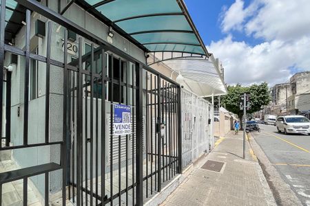 Apartamento à venda com 65m², 3 quartos e 1 vagaFachada + plaquinha