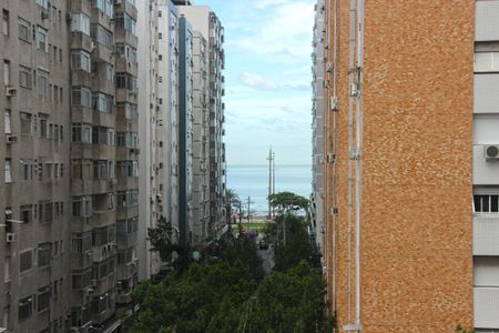 Vista da Sala de apartamento para alugar com 3 quartos, 196m² em Boqueirão, Santos