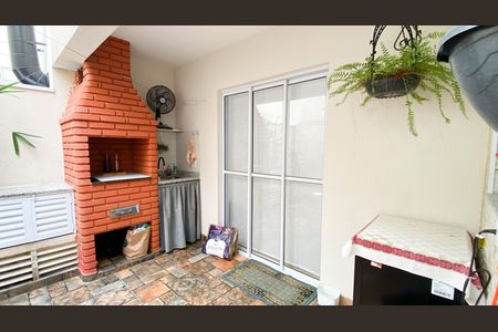 Casa de condomínio à venda com 204m², 3 quartos e 3 vagasChurrasqueira