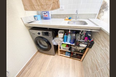 Casa de condomínio à venda com 204m², 3 quartos e 3 vagasLavanderia