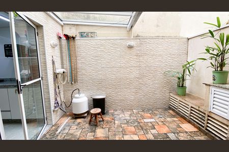 Casa de condomínio à venda com 204m², 3 quartos e 3 vagasChurrasqueira