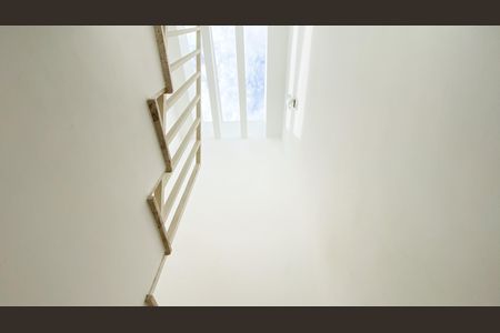 Casa de condomínio à venda com 204m², 3 quartos e 3 vagasEscada