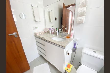 Casa de condomínio à venda com 204m², 3 quartos e 3 vagasBanheiro da Suíte 1