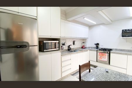 Casa de condomínio à venda com 204m², 3 quartos e 3 vagasCozinha