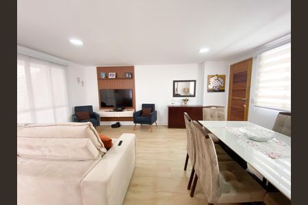 Sala de casa de condomínio à venda com 3 quartos, 204m² em Vila Regente Feijó, São Paulo