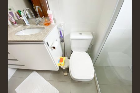 Casa de condomínio à venda com 204m², 3 quartos e 3 vagasBanheiro da Suíte 1