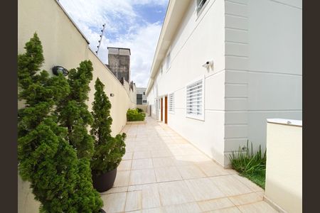 Casa de condomínio à venda com 204m², 3 quartos e 3 vagasEntrada