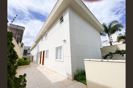 Casa de condomínio à venda com 204m², 3 quartos e 3 vagasEntrada
