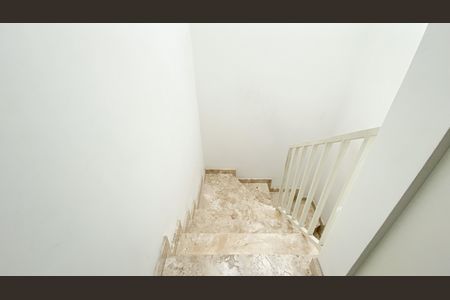 Casa de condomínio à venda com 204m², 3 quartos e 3 vagasEscada