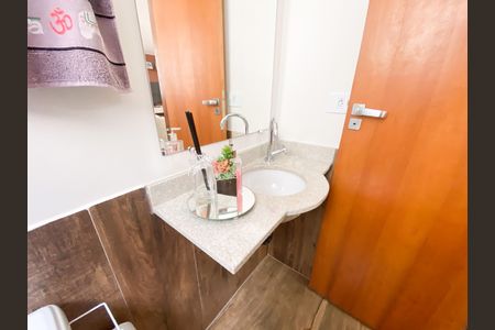 Casa de condomínio à venda com 204m², 3 quartos e 3 vagasLavabo