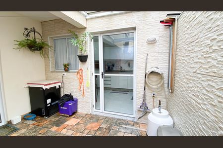 Casa de condomínio à venda com 204m², 3 quartos e 3 vagasChurrasqueira