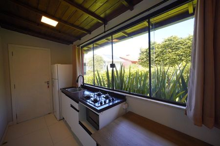 Cozinha de kitnet/studio para alugar com 1 quarto, 28m² em Santo Antonio de Lisboa, Florianópolis