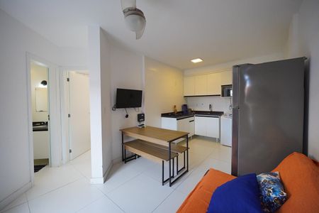 Sala - Cozinha de apartamento para alugar com 1 quarto, 47m² em Cachoeira do Bom Jesus, Florianópolis