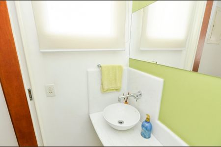 Apartamento à venda com 223m², 4 quartos e 2 vagas Apartamento à venda com 223m², 4 quartos e 2 vagasLavabo 2