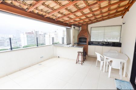 Apartamento à venda com 223m², 4 quartos e 2 vagas Apartamento à venda com 223m², 4 quartos e 2 vagasTerraço