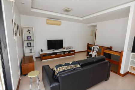Apartamento à venda com 223m², 4 quartos e 2 vagas Apartamento à venda com 223m², 4 quartos e 2 vagasTerraço