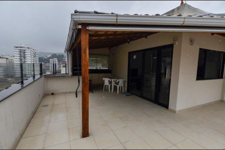 Apartamento à venda com 223m², 4 quartos e 2 vagas Apartamento à venda com 223m², 4 quartos e 2 vagasTerraço