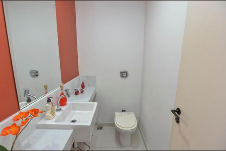 Apartamento à venda com 223m², 4 quartos e 2 vagas Apartamento à venda com 223m², 4 quartos e 2 vagasLavabo 1