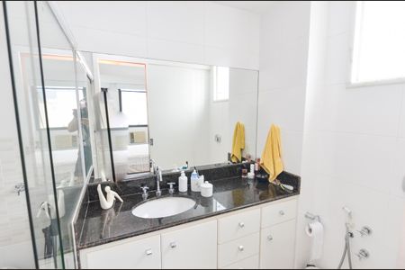 Apartamento à venda com 223m², 4 quartos e 2 vagas Apartamento à venda com 223m², 4 quartos e 2 vagasBanheiro da Suíte 1