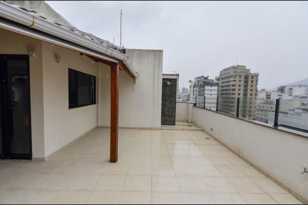 Apartamento à venda com 223m², 4 quartos e 2 vagas Apartamento à venda com 223m², 4 quartos e 2 vagasTerraço