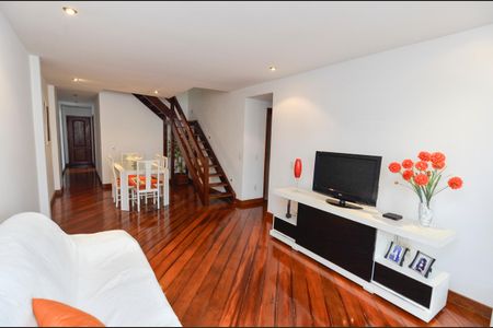Apartamento à venda com 223m², 4 quartos e 2 vagas Apartamento à venda com 223m², 4 quartos e 2 vagasSala