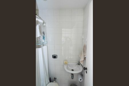 Apartamento à venda com 223m², 4 quartos e 2 vagas Apartamento à venda com 223m², 4 quartos e 2 vagasBanheiro de serviço