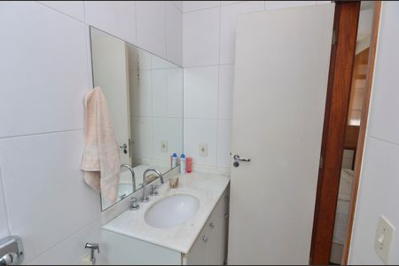 Apartamento à venda com 223m², 4 quartos e 2 vagas Apartamento à venda com 223m², 4 quartos e 2 vagasBanheiro da Suíte 2